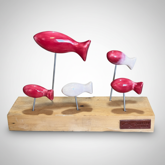 balık heykeli | kırmızı-krem