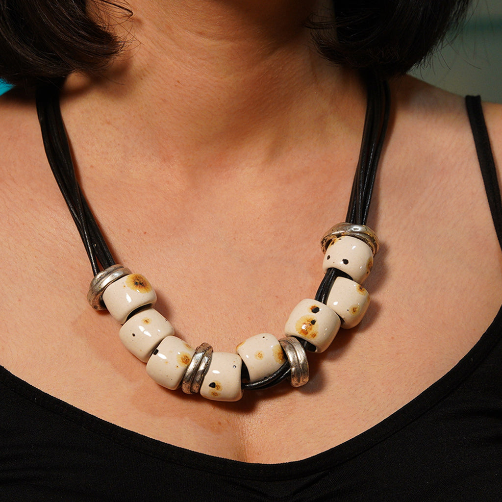 büyük boncuklu kolye | beyaz