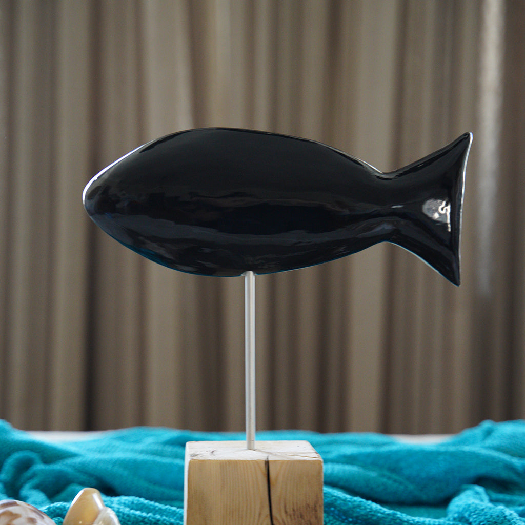 balık heykeli | siyah-beyaz