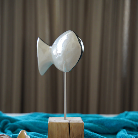 balık heykeli | siyah-beyaz